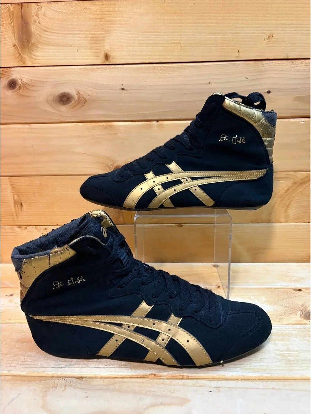 Asics Dan Gable Wrestling shoes in black / Gold - Mens size 9